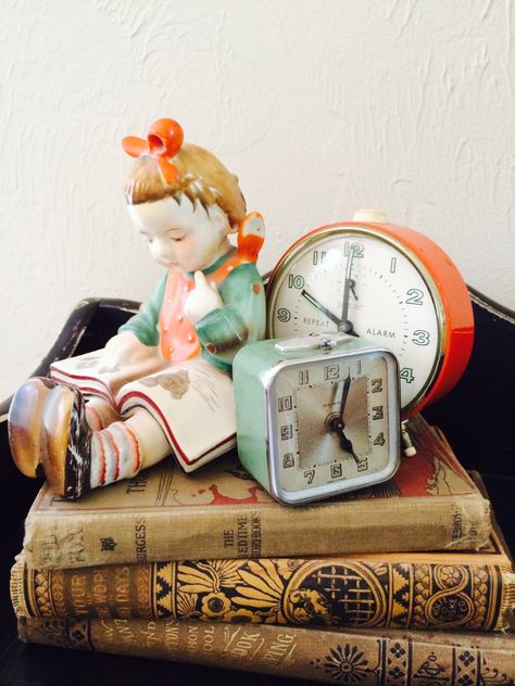 Decorate With Vintage Items, Summer Vignettes, Vintage Watch Accessory With Date Display, Antique Table Vignetts, Hummel Display Ideas, Vintage Doll Display, Antique Clock On Shelf Images, Vignette Styling, Antique Booth Displays