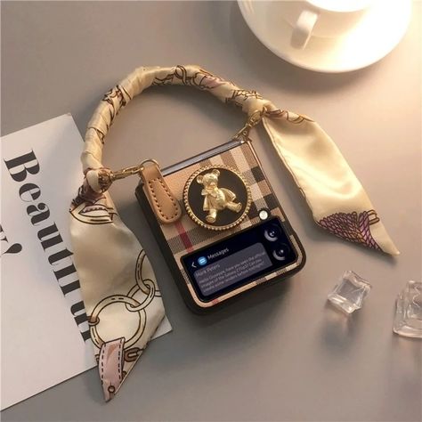 New 2021 Handmade Samsung Galaxy Z Flip 3 Protective Cover Love Bear - Payhip Scarf Bracelet, Tas Lv, Korean Cartoon, Golden Bear, Z Flip 3, Flip Phone Case, Pretty Phone Cases, Luxury Crossbody, Samsung Galaxy Z Flip