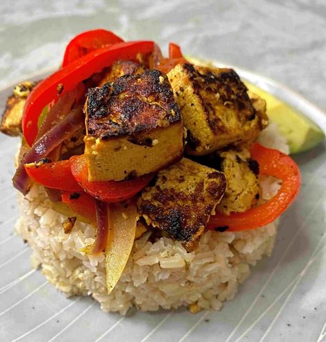 Sazon Seasoning, Stewed Chicken, Adobo Seasoning, Dominican Food, Extra Firm Tofu, Bean Curd, Chicken Stew, Peppers And Onions, Adobo