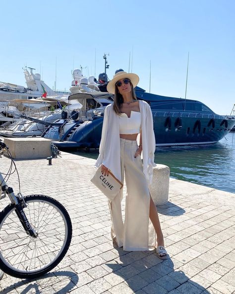 St Tropez Style, Formal Chic, Short Jeans, French Riviera, Saint Tropez, Outfits Aesthetic, Love Me, Holiday Outfits, Beach Outfit