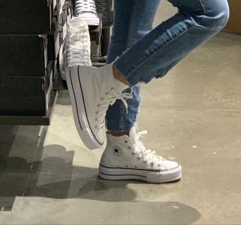 White Platform Sneakers Converse, Converse Platform White Outfit, White All Star Outfit, White Converse Outfit Platform, Styling White Platform Converse, White Platformed Converse, Converse Platform Aesthetic, All Star Platform Outfit, White Converse Shoes Outfit