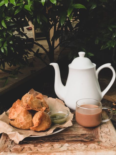 Samosa Aesthetic, Monsoon Food, Monsoon Aesthetic, Chai Aesthetic, Rainy Day Vibes, Beauty And The Beast 1991, Chai Samosa, Kimba The White Lion, The Little Mermaid 1989