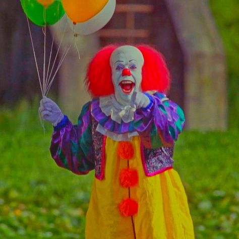 pennywise it movie 1990 aesthetic indie icon 90s Pennywise, Slasher Killers, 1990 Pennywise, 1990 Aesthetic, Pennywise 1990, Haunted Woods, It Movie, Stephen King Movies, Pennywise The Dancing Clown