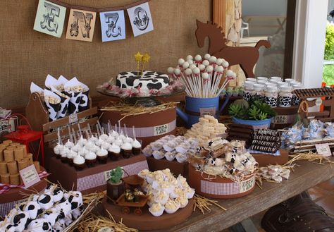 Ideas para tus Fiestas Infantiles: octubre 2012 Cowboy Baby Shower Theme, 1st Rodeo, 20th Birthday Party, Cowboy Baby Shower, Party Themes For Boys, Western Parties, Cowboy Birthday, Cakes And Cupcakes, Cowboy Party