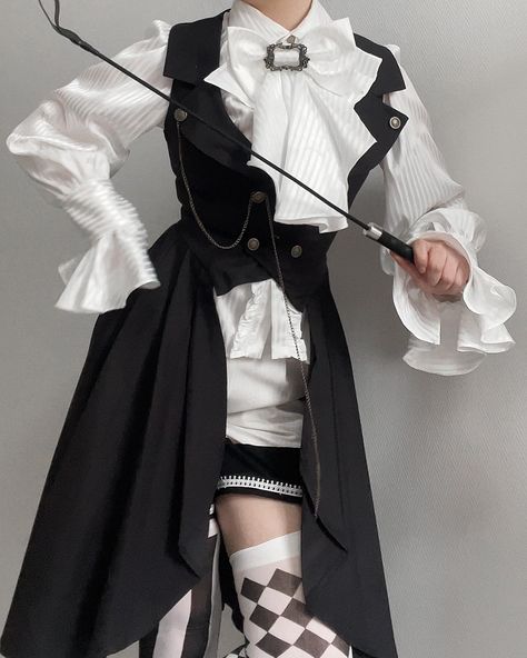 🤩Prince style Ouji fashion outfit: tailed waistcoat, high waist shorts and black/ white long sleeves shirt. 👉Search 'EGYOD-' on devilinspired.com #devilinspired #oujifashion #oujistyle #princestyle #ouji #lolitacoord #lolitafasion Pentagram Outfit, Black And White Casual Outfits, Victorian Suits, Ouji Style, Gothic Suit, Prince Style, Victorian Outfits, Hero Outfits, Royal Attire