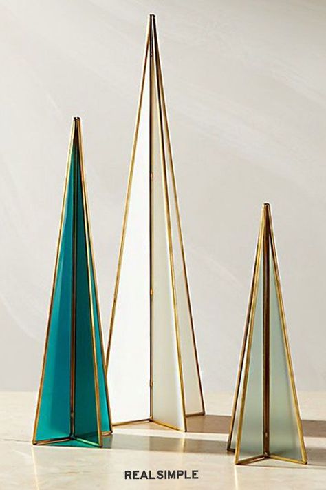 Christmas Glass Decor, Modern Christmas Centerpieces For Table, Modern Christmas Centerpiece, Glass Trees Christmas, Midcentury Modern Christmas Decor, Christmas Decor Ideas 2022 Trends, Mid Century Modern Christmas Decor, Mcm Christmas Decor, Art Deco Christmas Tree