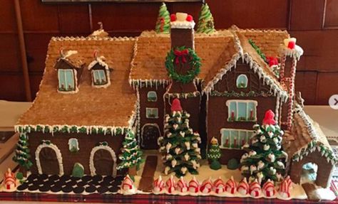 Gingerbread House Big, Big Gingerbread House, Crafts 2024, Gingerbread House Template, Gingerbread House Designs, Gingerbread Village, Bff Birthday Gift, Santa Art, Bff Birthday