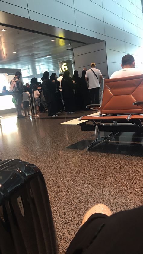 Airport Night Snapchat, Oman Airport Snapchat, Abu Dhabi Airport Snapchat, Doha Airport Snapchat, Airport Snapchat Stories, Oman Airport, Airport Ticket, Cello Photo, Perth Airport