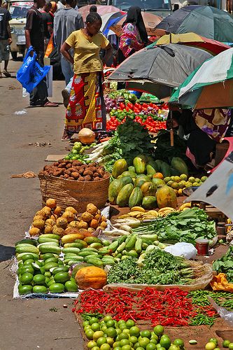 Market in Mombassa Mombasa Kenya, African Life, Kenya Travel, Kenya Safari, African Market, African People, Mombasa, Outdoor Market, African Food