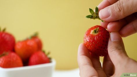 3 Ways to Cut Strawberries for Every Occasion - wikiHow Wash Raspberries, Freeze Dry Strawberries, Dry Strawberries, Cut Strawberries, Strawberry Roses, Dried Berries, Strawberry Topping, Freeze Dried Strawberries, Freeze Drying Food