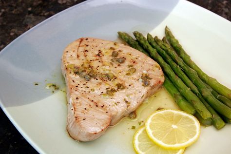 Capers and lemon make a tangy sauce which complements broiled tuna steaks perfectly. Feel free to cook the tuna on the grill or in a stovetop grill pan. Tuna Grilled, Boyfriend Food, Salad And Fries, Tuna Steak Recipes, Lemon Caper Sauce, Lemon Cream Sauces, Lenten Recipes, Caper Sauce, Copper Hood