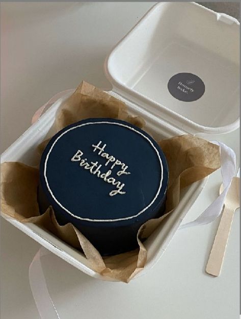 Simple Birthday Cake For Boyfriend, Bento Cake Aesthetic Birthday, Aesthetic Cake For Men, Mini Cake Birthday Men, Mini Cake For Boyfriend, Bento Cake Design For Boyfriend Birthday, Bento Cake Birthday Boyfriend, Bento Cake 20th Birthday, Boyfriend Cake Birthday