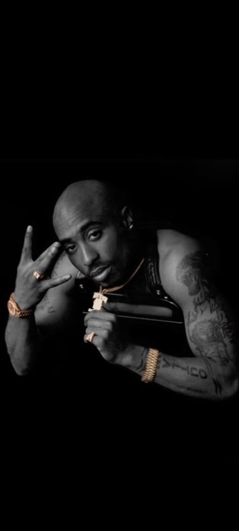 2pac Shakur Wallpaper, 2pac Profile Picture, Tupac Wallpaper Art, 2pac Aesthetic Wallpaper Iphone, Tupac Pictures Wallpaper, Tupac Black And White Photo, Tupac Wallpaper Iphone, Tupac Last Photo, 2 Pac Wallpaper