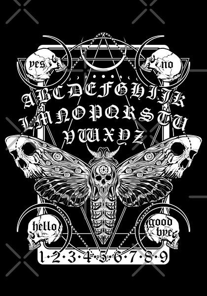 Ouija o espíritu o tablero de conversación es la mejor manera de comunicarse con los muertos. Como parte del movimiento espiritualista, los médiums comenzaron a emplear diversos medios para comunicarse con los muertos. Después de la Guerra Civil estadounid Ouija Board Aesthetic Wallpaper, Ouji Board Wallpaper, Ouija Board Drawing, Ouija Board Wallpaper, Spiritualist Movement, Ouija Board Art, Cafe Art Wall, Skeleton Posters, White Gothic