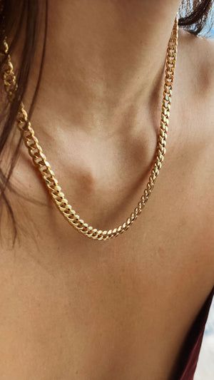 CARAT* London | Chelsea Collection - Modern Classics for Women – CARAT* London UK Gold Chain Designs For Women, Big Chain Necklace, Gold Chain Necklace Womens, Gold Inspo, Indie Girls, Gold Chain Women, Chunky Gold Necklace, Chunky Gold Chain Necklace, خواتم خطوبة