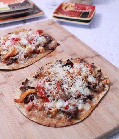 Philly Cheesesteak Flatbread - Mom to Mom Nutrition Philly Cheesesteak Flatbread, Cheesesteak Flatbread, Steak Flatbread, Philly Sandwich, Philly Cheese Steak Sandwich, Mom To Mom, Flatbread Recipe, Cheese Steak Sandwich, Cheese Steak