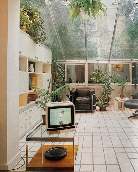 ◾️The 80s Interior◾️ on Instagram: ““The design brief of this sloping roofed extension to a mews house in north London was to provide additional space associated with the…” 90s Interior, 70s Interior Design, 80s Interior Design, 80s House, 80s Home, 80s Interior, 70s House, 70s Interior, Mews House