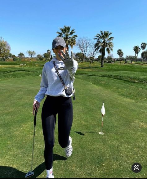 Womens Golf Outfit Cold Weather, Expensive Style, Girl Golf Outfit, Golf Aesthetic, Cute Golf Outfit, Style On A Budget, Golf Attire Women, Girls Brunch, Golf Inspiration