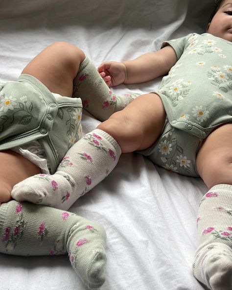 Twin Baby Girls Aesthetic, Twins Girls Aesthetic, Baby Twins Aesthetic, Aesthetic Twins, Twins Baby Girl, Twins Baby Boy, Twin Aesthetic, Twins Aesthetic, Child Aesthetic