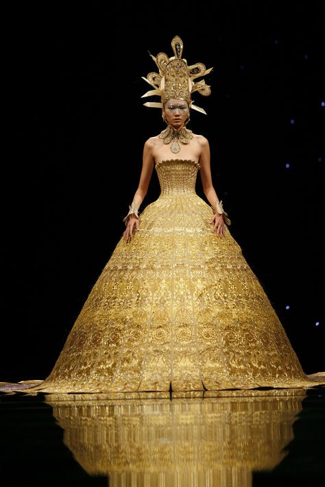 Guo Pei, Designer of Rihanna’s 2015 Met Gala Gown, Spends Upwards of $1 Million on a Single Fashion Collection Tapestry Dress, Eiko Ishioka, Gala Gowns, Gala Gown, Guo Pei, Princess Vibes, Art Costume, Western Culture, Couture Mode