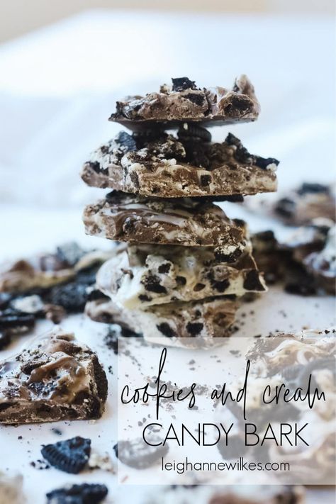 Cookies and Cream Bark is a quick and easy candy that only needs three ingredients and about 10 minutes of your time! Cookies And Cream Bark, Cookies And Cream Candy, Oreo Cookie Flavors, Easy Candy, Best Christmas Cookie Recipe, Yummy Healthy Breakfast, Candy Bark, Cream Candy, Best Christmas Cookies