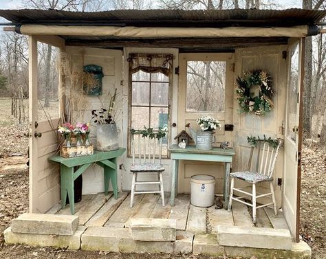 Garden Shed Diy, Backyard Seating, Door Porch, Backyard Sheds, She Sheds, Old Doors, Garden Cottage, Rustic Gardens, Outdoor Rooms