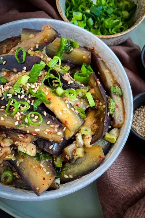 A simple yet flavourful Korean eggplant banchan side dish, we love to make gaji namul all the time. Takes 10 minutes to make with aromatic and spicy flabouts. Korean Eggplant, Korean Dinner Party, Banchan Recipe, Eggplant Side Dishes, Steamed Eggplant, Korean Banchan, Korean Dinner, Asian Salad Recipe, The Woks Of Life