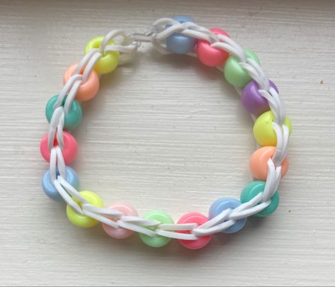 Rubber Band And Bead Bracelet, Cute Rainbowloom Ideas, Beaded Rubber Band Bracelet, Rainbow Loom Bracelets With Beads, Rainbow Loom Aesthetic, Loom Bands Aesthetic, Bracelet Ideas Rubber Bands, Rubber Band Bracelet With Beads, Rubber Band Bracelet Color Ideas