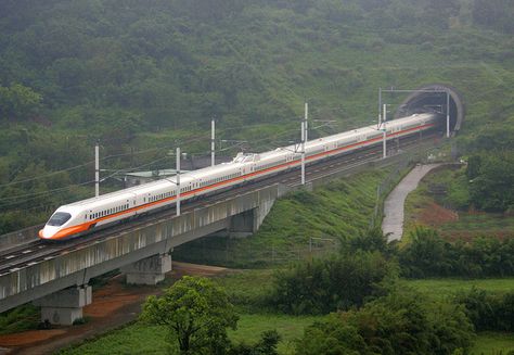 Taiwan High Speed Rail Corporation High Speed Train, Artificial Island, Lake Pontchartrain, Speed Rail, High Speed Rail, Scenic Travel, Taiwan Travel, Arch Bridge, Zhengzhou