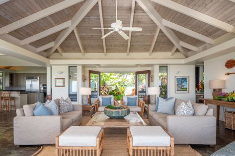 Hawaii House Hawaiian Homes, Hawaii House Interior, Hawaiian Interior Design, Beach Style House, Hamptons Living Room, Hawaiian House, Hawaiian Homes, Beach House Plans, House Floor Design