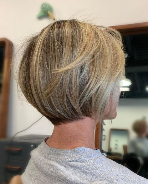 40 Up-To-Date Inverted Bob With Bangs Hairstyles Bob Hairstyles Inverted, Medium Length Inverted Bob, Bob Inverted, Soft Bob, Texture Layers, Medium Length Hair With Bangs, Inverted Long Bob, Inverted Bob Haircuts, Line Bob Haircut