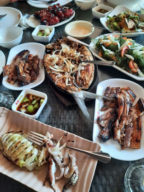 It's always comforting to eat Filipino food. #food #feast #travel #cebu #seafood #girlettejoycedomdom Food Feast, Filipino Food, Filipino Recipes, Palawan, Cebu, Food Food, Seafood, Tacos, Ethnic Recipes