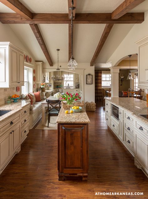 Kitchen Beams, Kitchen Farmhouse, Dream House Rooms, Interior Modern, Dream House Interior, Style At Home, Dream House Plans, Dream House Decor, Home N Decor