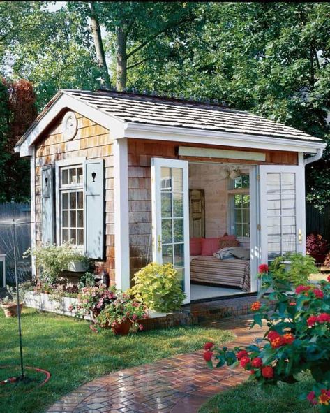 30+ Wonderfully Inspiring She Shed Ideas To Adorn Your Backyard She Shed Ideas, Backyard Getaway, Backyard Storage Sheds, Shed Decor, Build Your Own Shed, Shed Ideas, Backyard Storage, Storage Shed Plans, Backyard Sheds