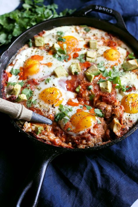 Layer upon layer of breakfast goodness! Baked polenta topped with creamy refried beans, chunky tomato salsa, cheese and eggs. Healthy, filling and over 14g protein per serving. Creamy Refried Beans, Eggs Healthy, Baked Polenta, Egg Skillet, Fried Beans, Ambitious Kitchen, Warm Breakfast, Meat Dinners, Cereal Recipes