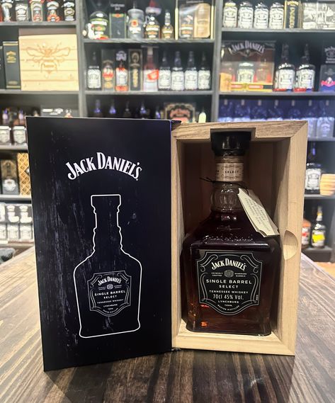 Jack Daniels Single Barrel Wooden Box From UK 🇬🇧  Date 4/22/21 Barrel No.21-03576 Rick No. L-36 Jack Daniels Single Barrel, Tennessee Whiskey, Jack Daniels, Wooden Box, Wooden Boxes, Barrel