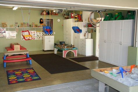 Garage Daycare, Renting Decorating, Daycare Setup, Garage Playroom, Daycare Spaces, Home Daycare Ideas, Daycare Rooms, Garage Pictures, Home Day Care