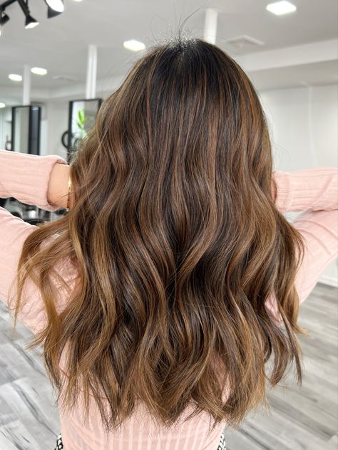 Formal Skirts, Styling Skirts, Rambut Brunette, Brown Hair Looks, Brown Hair Inspo, Brown Hair Dye, Brunette Hair With Highlights, Knitting Tips, Brunette Balayage Hair