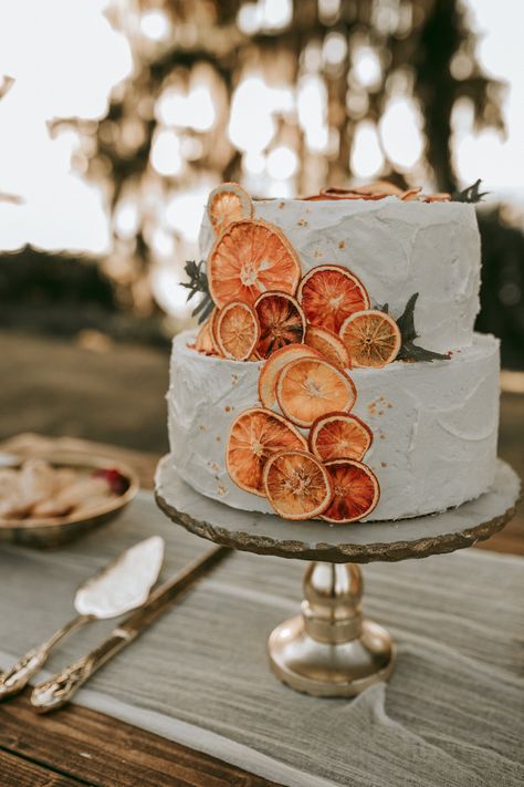 Wedding Cake Citrus, Citrus Wedding Cake, Simple Wedding Cakes, Buttercream Wedding Cakes, Orange Wedding Cake, Citrus Cake, Summer Cake, Citrus Wedding, Small Wedding Cakes