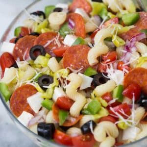 Pizza Pasta Salad - Tastes Better From Scratch Gf Noodles, Potluck Bbq, Pizza Pasta Salad, Fun Pasta, Pizza Pepperoni, Pizza Salad, Easy Pasta Salad Recipe, Bbq Picnic, Best Pasta Salad