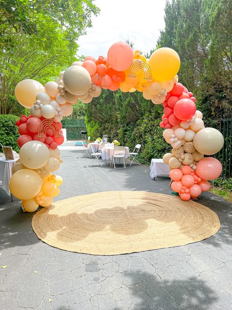 Balloon Garland Sunrise Balloon Arch, Balloon Inspiration, Baby Birthday Decorations, Garland Backdrops, Wildflower Baby Shower, Balloon Ideas, Balloon Columns, Balloon Wall, Backdrop Design