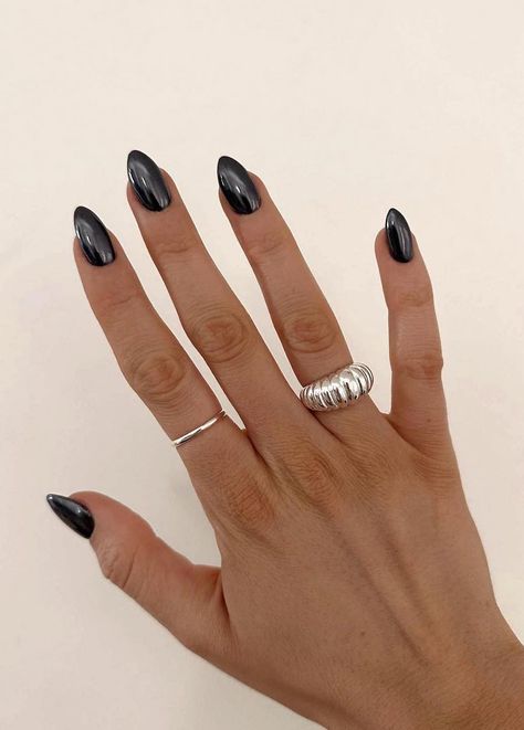 35+ Chrome Nails Ideas To Slay Your Next Mani (white, pink, blue..) Chrome Nails Short Almond, Chrome Nails Short, Fall Chrome Nails, Chrime Nails, Black Nails Art, Black Nail Art Designs, Classy Black Nails, Black Chrome Nails, Black Toe Nails