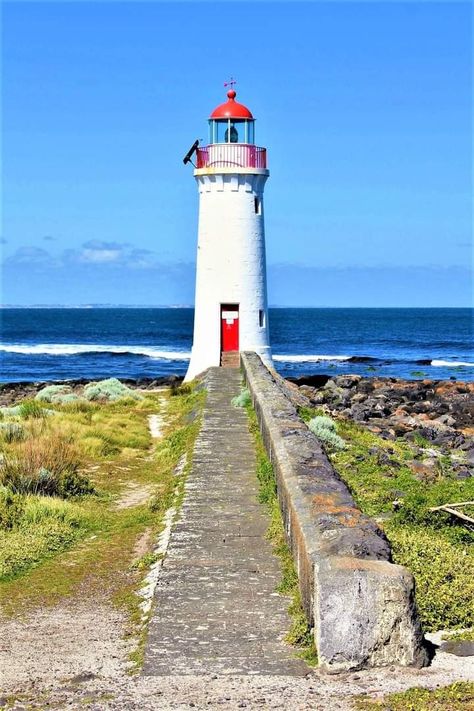 Travel world Bass Harbor Lighthouse, Port Fairy, Lighthouse Lighting, Lighthouse Pictures, Beautiful Lighthouse, Interesting Buildings, Victoria Australia, Great Pictures, Indian Ocean