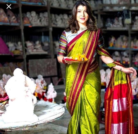 Tejaswini Pandit, Paithani Blouse Design, Yeola Paithani, Paithani Blouse, Cotton Saree Blouse Designs, Marathi Actress, Paithani Saree, Paithani Sarees, Fashionable Saree Blouse Designs