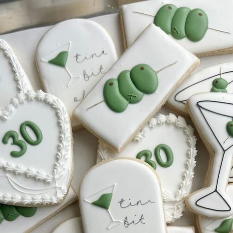 Danielle’s Delectables on Instagram: "Tini bit older 🍸🫒 can I add these vintage cake cookies to every set ��😍  #tinibitolder #atinibitolder #martinicookies #birthdaycookies #cookiedecorating" Funny Birthday Cookies Decorated, A Tiny Bit Older Cookies, 30th Cookies, Birthday Inspo, Cookies Decorated, Cookie Ideas, Birthday Cookies, Shortbread Cookies, Vintage Cake