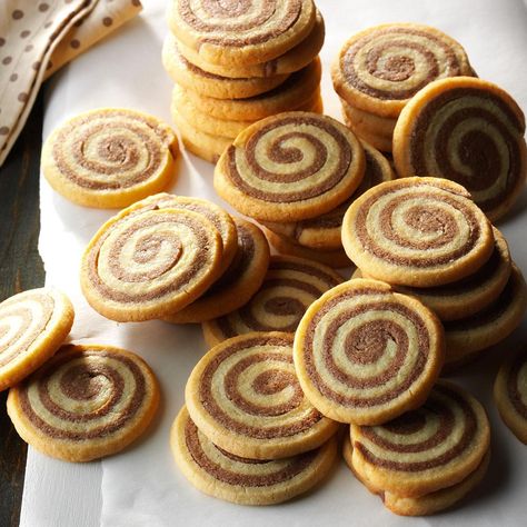 Chocolate Pinwheel Cookies Recipe, Pinwheel Cookies Recipe, Pinwheel Cookies, Baking Cocoa, Christmas Cookies Easy, Xmas Cookies, Tea Cakes, Cookies Recipes Christmas, Easy Cookies