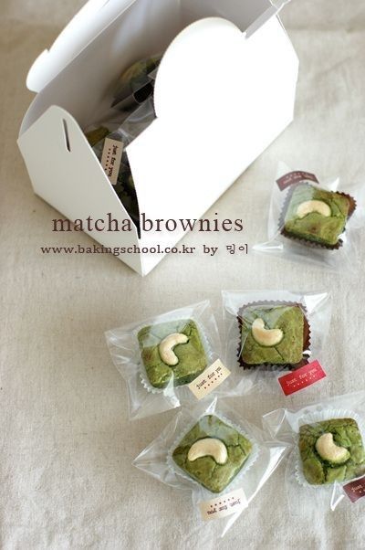 Dessert Packaging Design, Matcha Brownies, Brownie Packaging, Bakery Packaging Design, Bake Sale Packaging, Biscuits Packaging, Pembuat Roti, Bread Packaging, Baking Packaging