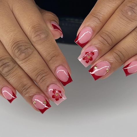 ♥️ Cute Short Nail Sets Red, Red And White Short Nails, Red Nails Short Design, Short Red Square Nails, Short Red Nails Acrylic, Short Acrylic Nails Red, Red Nails With Designs, Square Short Nails Design, Nail Ideas Short Square