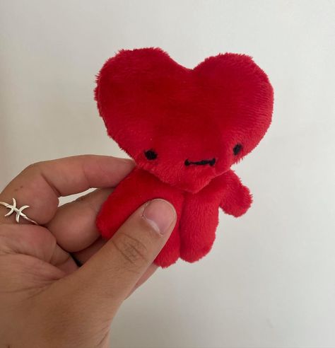 Little Lumps on Instagram: “Tiny Heart Headed lover boys! Two minis available!” Heart Stuffed Animal, Unique Stuffed Animals, Valentine Plushies, Star Plushies, Tiny Plushies, Tiny Aesthetic, Mini Stuffed Animals, Mini Plushies, Gifts For Lover