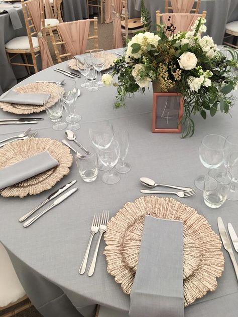 Grey White And Gold Wedding Decor, Grey And Rose Gold Wedding, Champagne And Grey Wedding, Grey Party Decorations, Grey Table Setting, Gray And Gold Wedding, Grey Gold Wedding, Grey And Gold Wedding, Gray Party Decorations